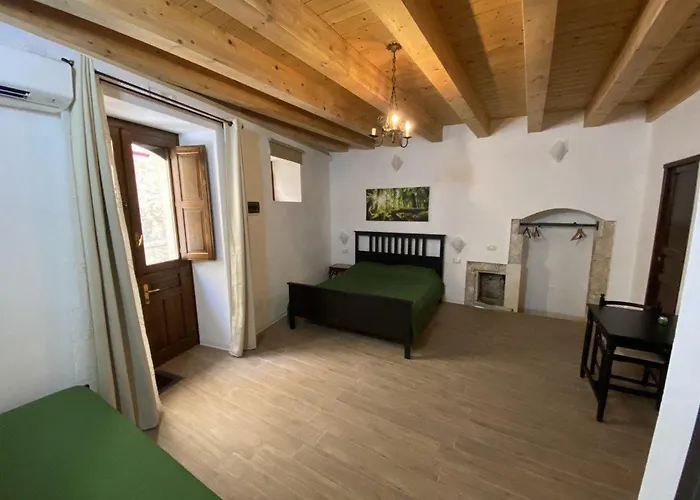 Decadracma Pensionat 3*