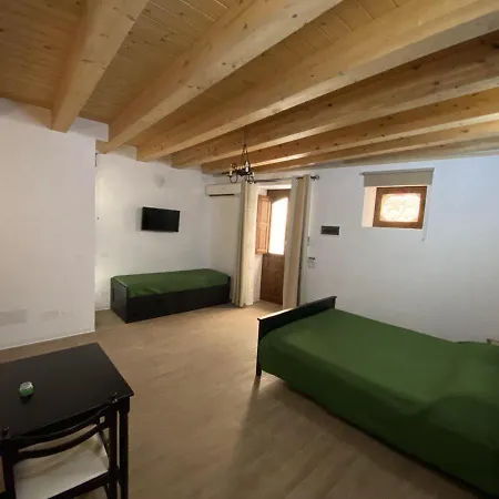 Decadracma Guest house *