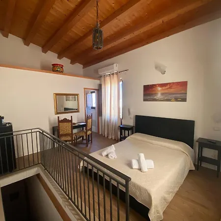 Decadracma בית הארחה סירקוזה